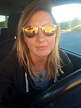 SheIsSomething online show from December 5, 2025, 12:10 am