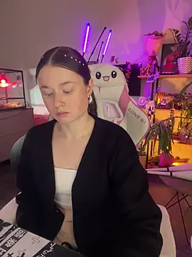 Snapshot of sweetest_pie chatting on December 18, 2025, 3:49 pm sweetest pie online show from December 18, 2025, 3:49 pm