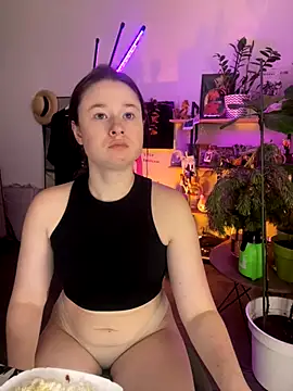 Snapshot of sweetest_pie chatting on January 7, 2026, 11:32 pm sweetest pie online show from January 7, 2026, 11:32 pm