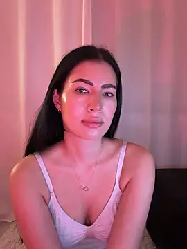 clairewntr online show from April 19, 2026, 8:22 pm