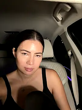 clairewntr online show from November 14, 2025, 8:12 pm