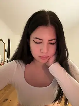 Snapshot of clairewntr chatting on January 15, 2025, 8:05 pm clairewntr online show from January 15, 2025, 8:05 pm