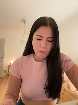 Snapshot of clairewntr chatting on January 26, 2025, 6:37 pm clairewntr online show from January 26, 2025, 6:37 pm