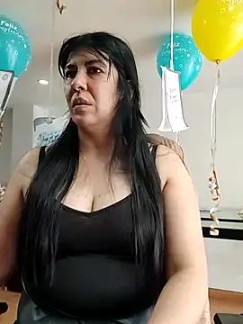 Snapshot of aisha_latina chatting on June 3, 2026, 2:18 pm aisha latina online show from June 3, 2026, 2:18 pm