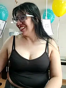 Snapshot of aisha_latina chatting on June 3, 2026, 2:33 pm aisha latina online show from June 3, 2026, 2:33 pm