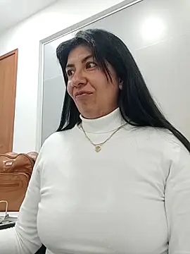 Snapshot of aisha_latina chatting on September 25, 2025, 2:23 pm aisha latina online show from September 25, 2025, 2:23 pm