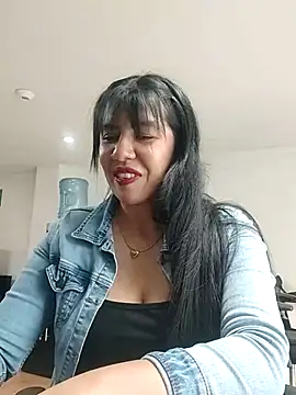 Snapshot of aisha_latina chatting on October 3, 2025, 4:41 pm aisha latina online show from October 3, 2025, 4:41 pm