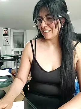 Snapshot of aisha_latina chatting on November 26, 2025, 2:39 pm aisha latina online show from November 26, 2025, 2:39 pm