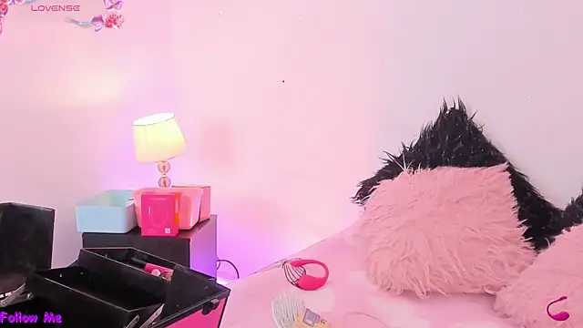 Snapshot of SophieRossi chatting on November 20, 2025, 4:24 am SophieRossi online show from November 20, 2025, 4:24 am