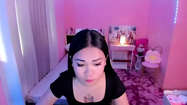 Snapshot of Vivorey_Leighn chatting on December 7, 2024, 2:58 am Vivorey Leighn online show from December 7, 2024, 2:58 am