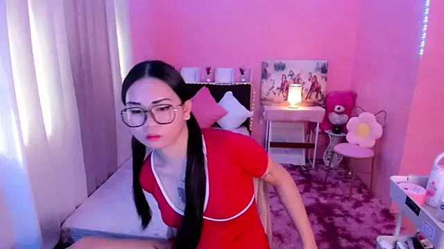 Snapshot of Vivorey_Leighn chatting on December 13, 2024, 2:10 am Vivorey Leighn online show from December 13, 2024, 2:10 am
