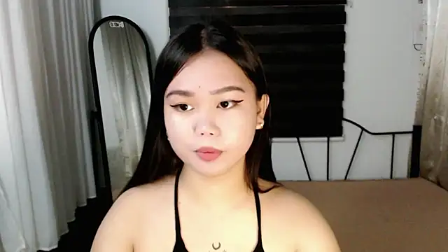 Snapshot of Vivorey_Leighn chatting on November 23, 2025, 12:15 pm Vivorey Leighn online show from November 23, 2025, 12:15 pm