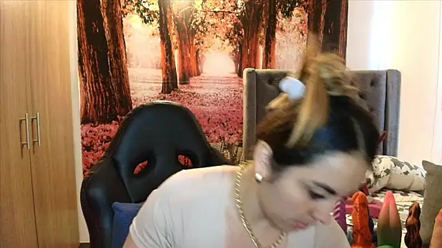 Snapshot of sofia23dirty chatting on November 29, 2025, 6:08 pm sofia23dirty online show from November 29, 2025, 6:08 pm