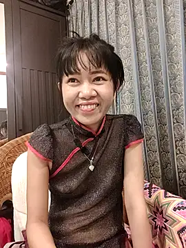 Snapshot of Little_suzy5 chatting on November 7, 2025, 8:24 pm Little suzy5 online show from November 7, 2025, 8:24 pm