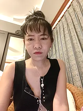 Snapshot of Little_suzy5 chatting on November 6, 2025, 12:36 am Little suzy5 online show from November 6, 2025, 12:36 am