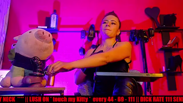 MistressSlut1 online show from May 27, 2026, 11:39 am