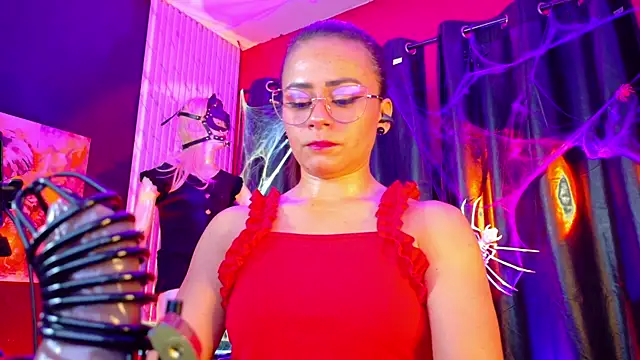 Snapshot of MistressSlut1 chatting on October 27, 2025, 11:00 am MistressSlut1 online show from October 27, 2025, 11:00 am