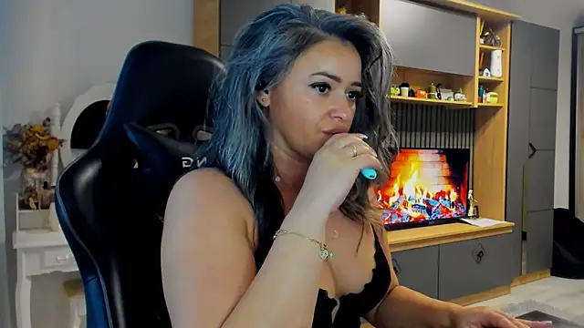 Snapshot of Claire95_ chatting on October 25, 2025, 6:52 pm Claire95 online show from October 25, 2025, 6:52 pm