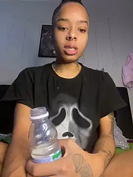 Snapshot of CutieFrmthehood chatting on January 11, 2025, 6:23 pm CutieFrmthehood online show from January 11, 2025, 6:23 pm