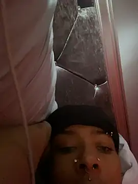 Snapshot of CutieFrmthehood chatting on February 3, 2025, 2:45 pm CutieFrmthehood online show from February 3, 2025, 2:45 pm