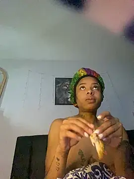 Snapshot of CutieFrmthehood chatting on January 11, 2025, 2:47 pm CutieFrmthehood online show from January 11, 2025, 2:47 pm