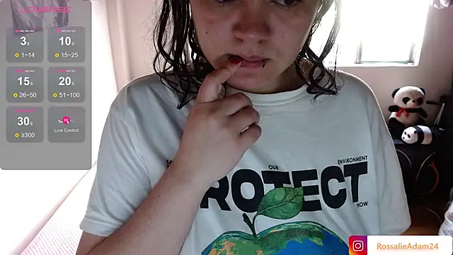 Snapshot of RossalieAdam24 chatting on May 15, 2026, 5:44 pm RossalieAdam24 online show from May 15, 2026, 5:44 pm