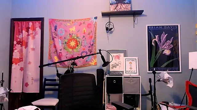 Snapshot of JenniferGwen chatting on March 5, 2025, 1:21 am JenniferGwen online show from March 5, 2025, 1:21 am