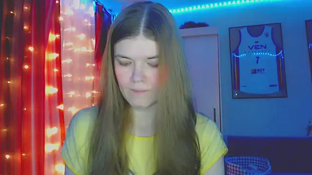 Snapshot of Klementa chatting on November 19, 2025, 5:57 pm Klementa online show from November 19, 2025, 5:57 pm