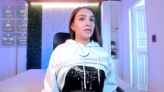 miataylorr1 online show from October 6, 2025, 12:17 pm