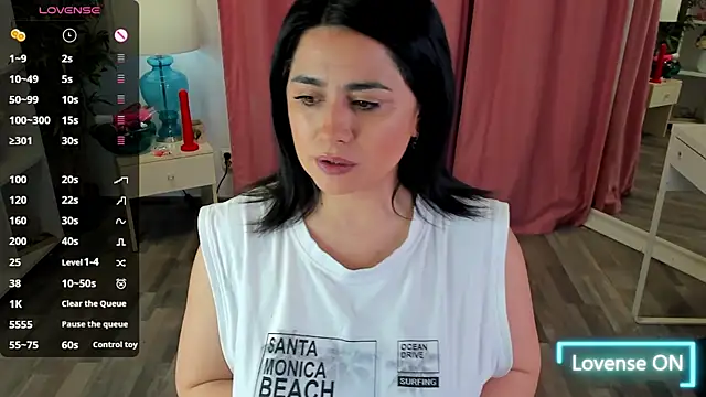 Snapshot of EmaBrownie chatting on January 6, 2026, 5:50 pm EmaBrownie online show from January 6, 2026, 5:50 pm