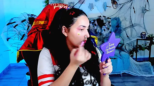 Snapshot of CeceliaJohnson chatting on October 31, 2025, 8:11 am CeceliaJohnson online show from October 31, 2025, 8:11 am