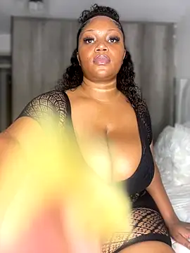 Snapshot of Hyra_Ari chatting on December 4, 2025, 8:30 pm Hyra Ari online show from December 4, 2025, 8:30 pm