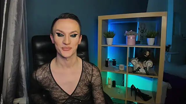 Snapshot of Cristal_Connors chatting on December 17, 2024, 4:21 pm Cristal Connors online show from December 17, 2024, 4:21 pm