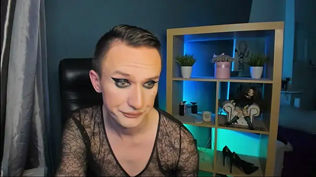 Snapshot of Cristal_Connors chatting on December 17, 2024, 8:12 am Cristal Connors online show from December 17, 2024, 8:12 am