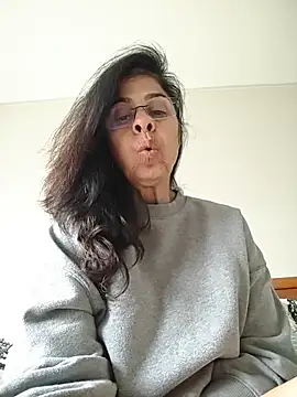 Susannemilf online show from November 11, 2025, 2:56 pm