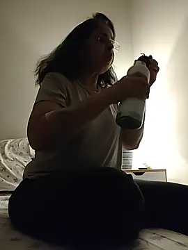 Susannemilf online show from December 2, 2025, 4:36 am