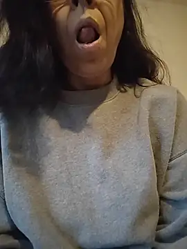 Susannemilf online show from November 9, 2025, 10:47 pm