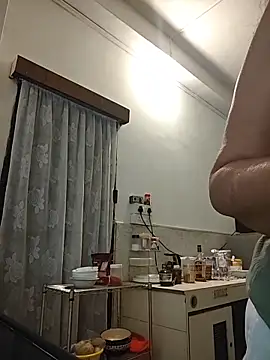 Susannemilf online show from April 9, 2026, 3:52 am