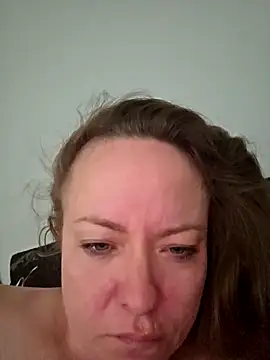 Snapshot of julimonroe chatting on April 19, 2026, 10:16 am julimonroe online show from April 19, 2026, 10:16 am