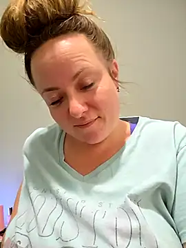 julimonroe online show from April 10, 2026, 1:12 am