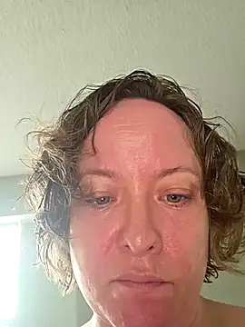 Snapshot of julimonroe chatting on May 2, 2026, 1:38 pm julimonroe online show from May 2, 2026, 1:38 pm