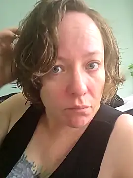 Snapshot of julimonroe chatting on May 4, 2026, 1:58 pm julimonroe online show from May 4, 2026, 1:58 pm