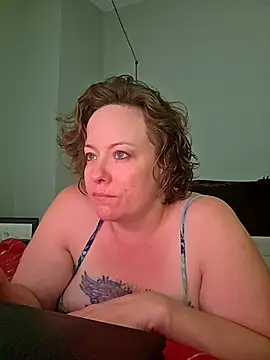 Snapshot of julimonroe chatting on April 22, 2026, 2:51 am julimonroe online show from April 22, 2026, 2:51 am