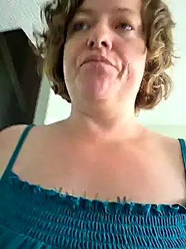 Snapshot of julimonroe chatting on May 11, 2026, 4:04 pm julimonroe online show from May 11, 2026, 4:04 pm