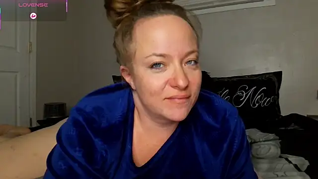 julimonroe online show from December 15, 2025, 3:12 am