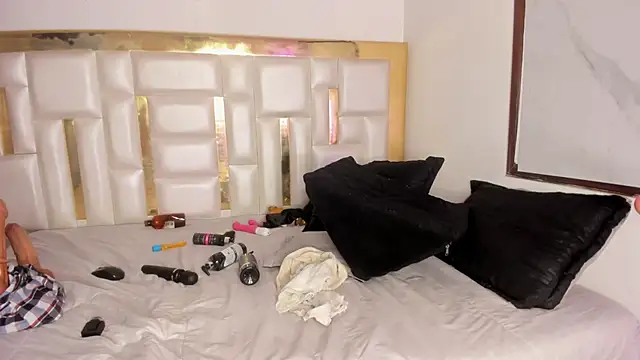 MiaaXXX1 online show from October 31, 2025, 1:46 am