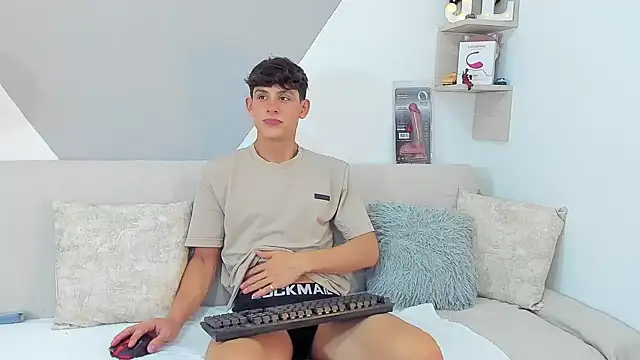 Snapshot of logan_thomas chatting on January 26, 2025, 7:21 am logan thomas online show from January 26, 2025, 7:21 am