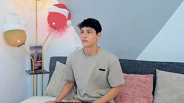 Snapshot of logan_thomas chatting on December 19, 2024, 8:13 am logan thomas online show from December 19, 2024, 8:13 am