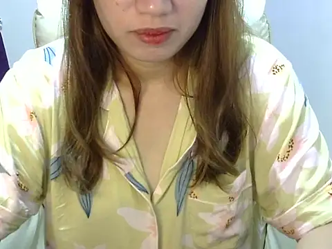    zurIII09  online show from November 19, 2025, 12:54 am