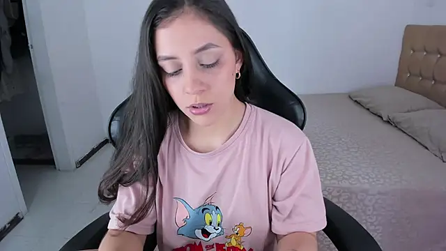 EmmaGrace1999 online show from October 23, 2025, 4:49 pm